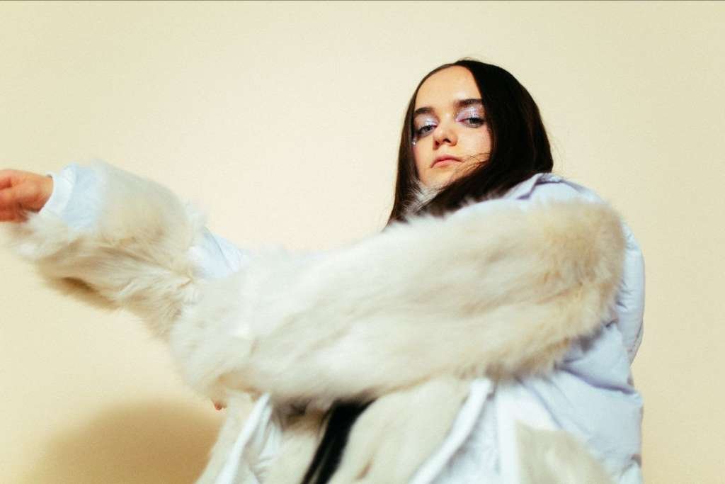 CALLIE REIFF SHARES NEW SINGLE “CRASH INTO ME (FT. MADISON DANIEL)”