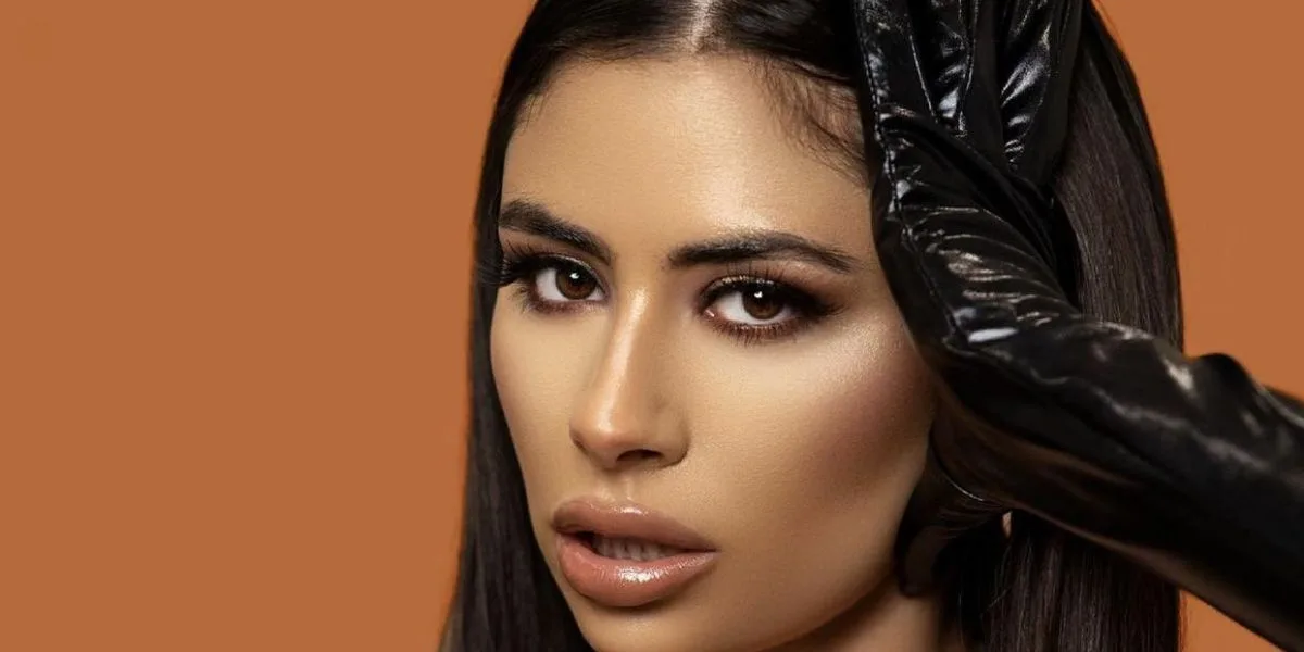 Alus on Her New Single 'Money Dance' Alus on Her New Single 'Money Dance'