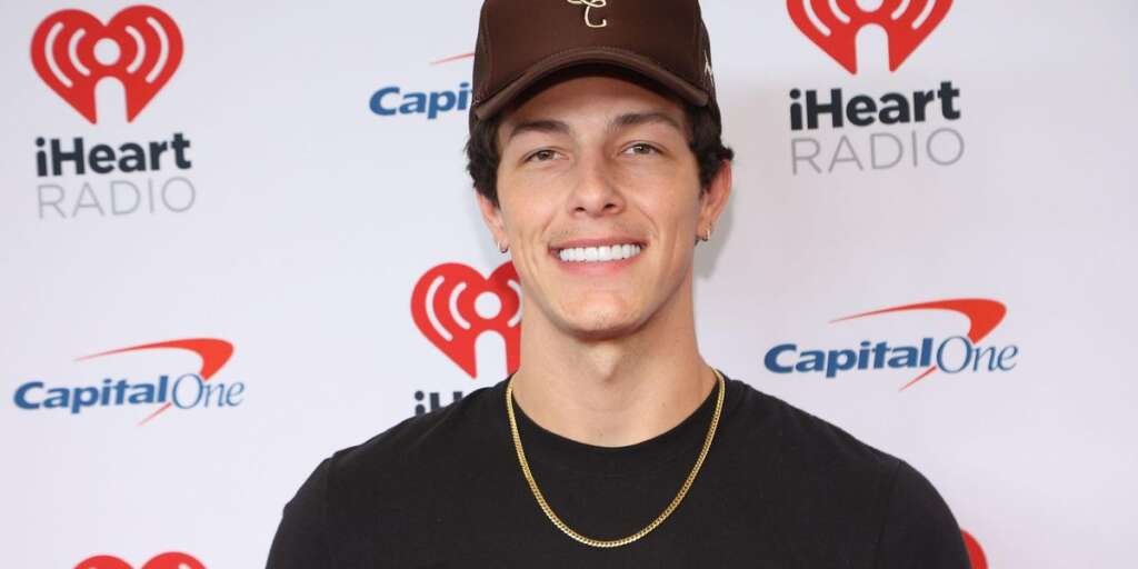 TikTok Star Tayler Holder Debuts The Acoustic Version Of New Single ‘It’s You’ TikTok Star Tayler Holder Debuts The Acoustic Version Of New Single ‘It’s You’