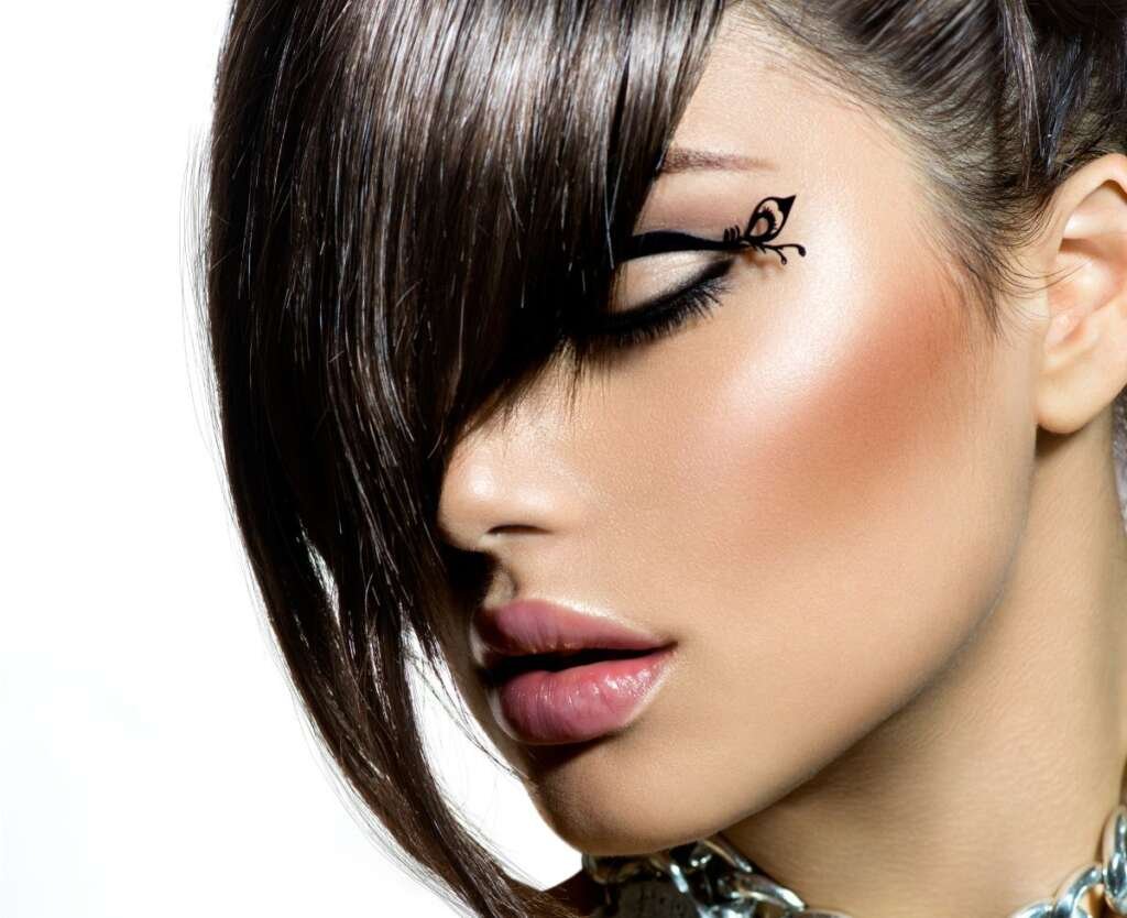 Glam Time: Celebrity Makeup Looks You Should Try Glam Time: Celebrity Makeup Looks You Should Try