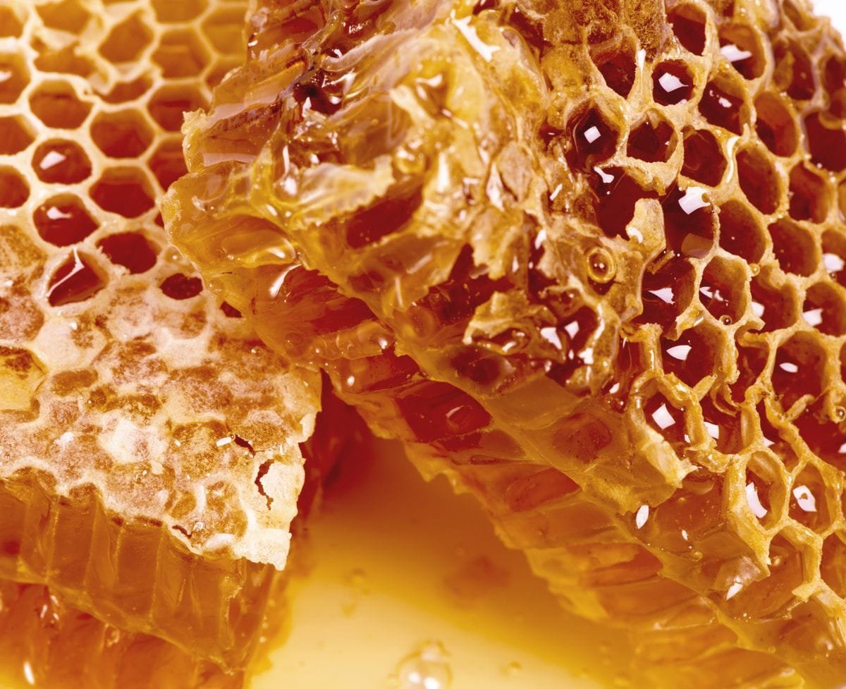 Reasons To Always Keep Raw Honey in Your Pantry