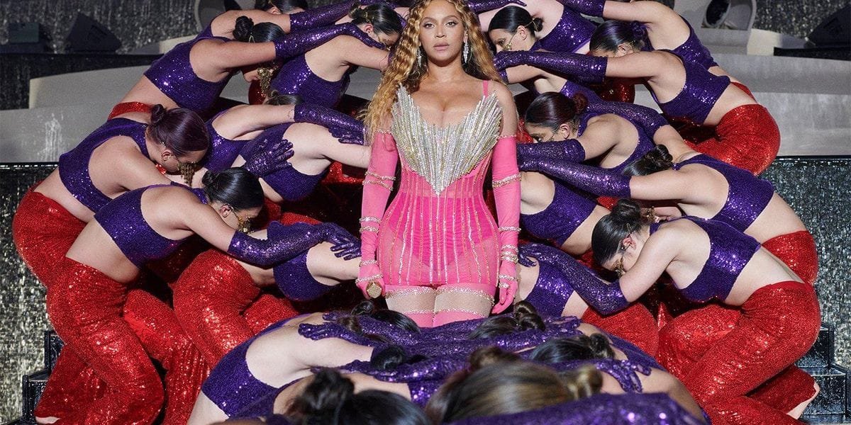 Beyoncé Is Back – The Superstar Dazzles Fans During Spectacular Dubai Performance