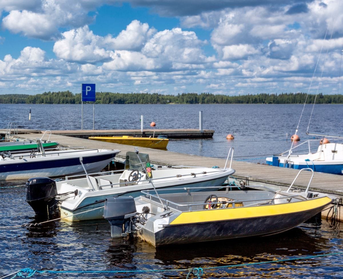 Best Types of Boats for a Day on the Lake
