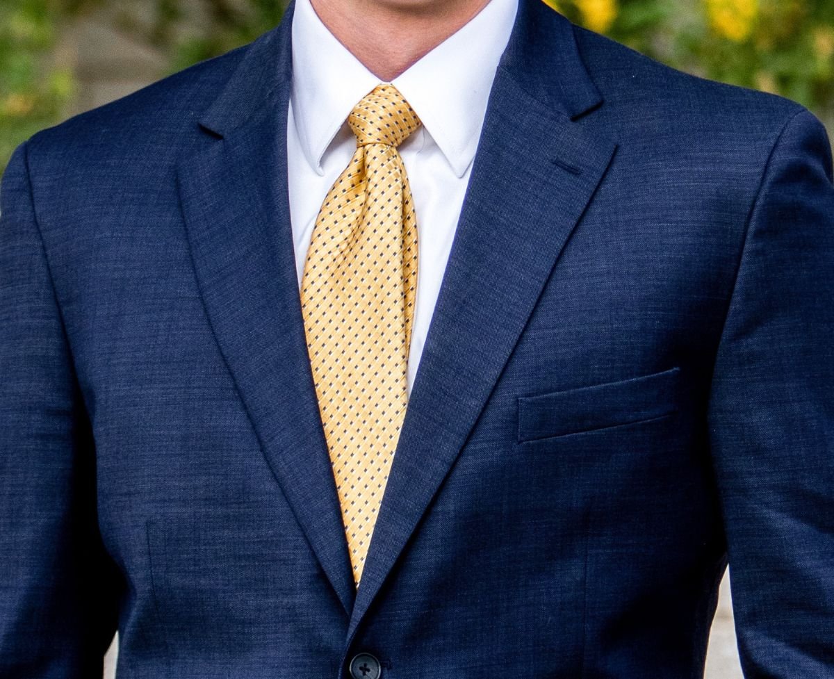 How To Know if a Suit Fits You Perfectly