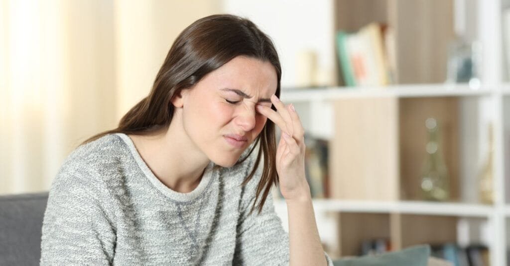 4 Ways You Can Treat Dry Eye Symptoms Naturally