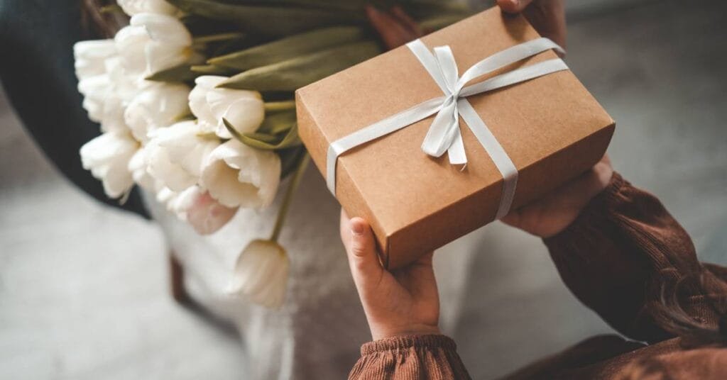 4 Easy, Meaningful Crafts To Make Your Mom